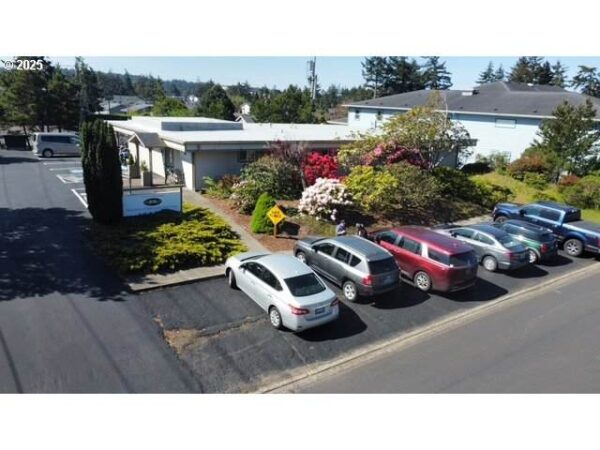 1576 12TH St - Image 2