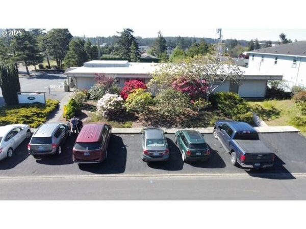 1576 12TH St - Image 4