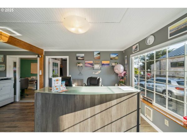 186 Laneda Ave - Image 17