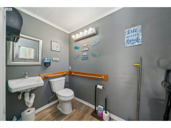 186 Laneda Ave - Image 12