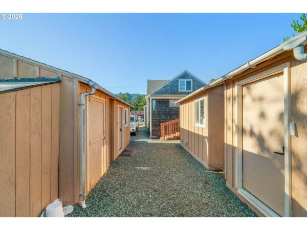 186 Laneda Ave - Image 4