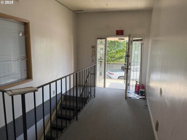 1920 N Vancouver Ave - Image 14