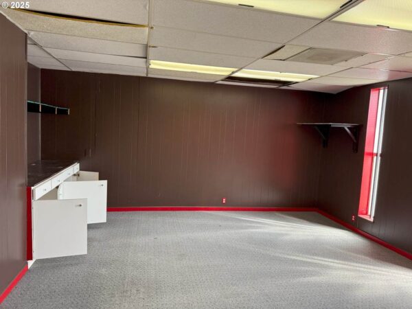 1920 N Vancouver Ave - Image 11
